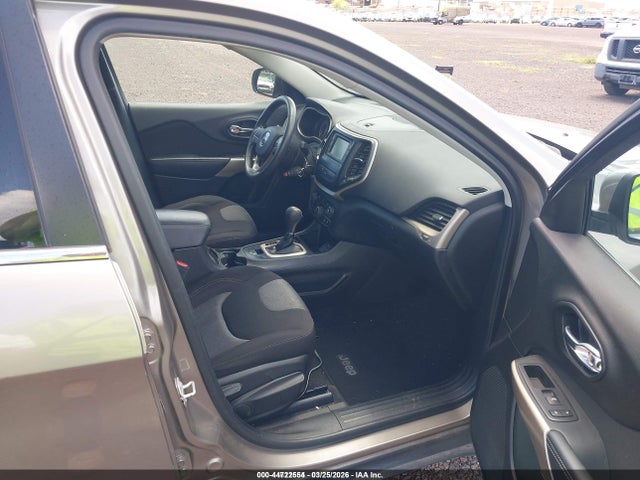 1C4PJLCB9JD583754 Jeep Cherokee Latitude Fwd