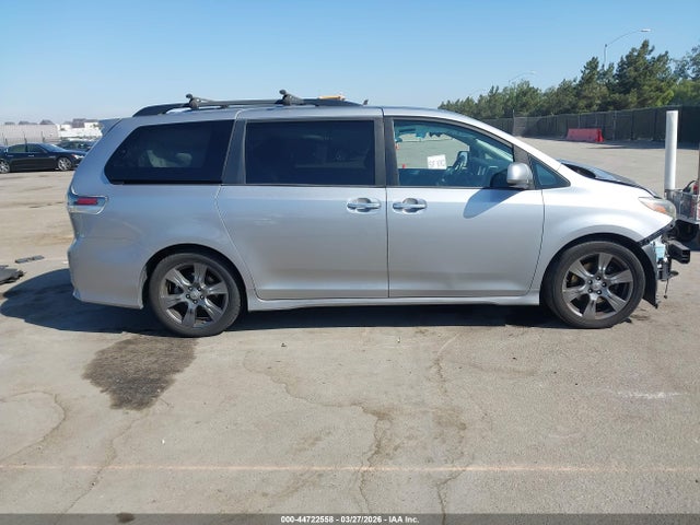 5TDXZ3DC5HS787756 Toyota Sienna Se 8 Passenger