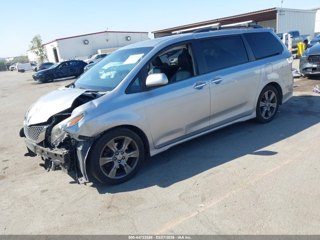 5TDXZ3DC5HS787756 Toyota Sienna Se 8 Passenger