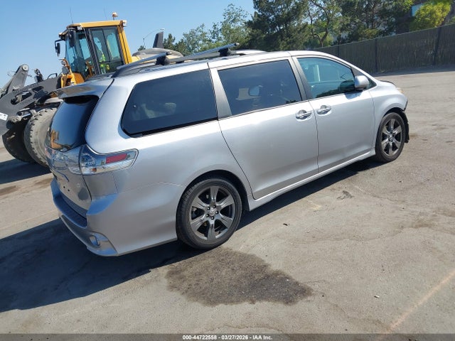 5TDXZ3DC5HS787756 Toyota Sienna Se 8 Passenger