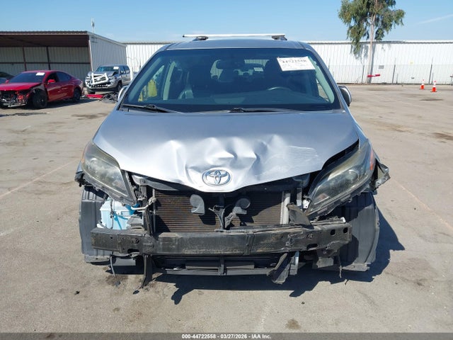 5TDXZ3DC5HS787756 Toyota Sienna Se 8 Passenger
