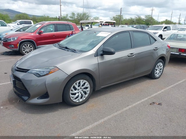 Toyota COROLLA LE 2018 5YFBURHE0JP783863 Image 2