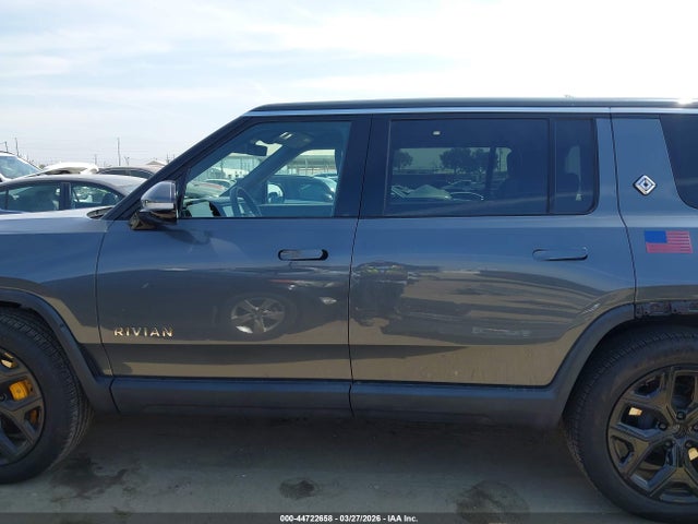 Rivian R1s Adventure 2023 7PDSGABA0PN027267 Image 15