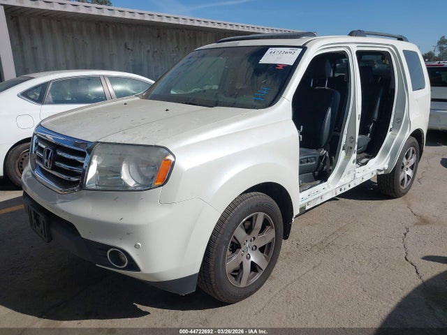 Honda Pilot Touring 2015 5FNYF4H95FB037602 Image 2