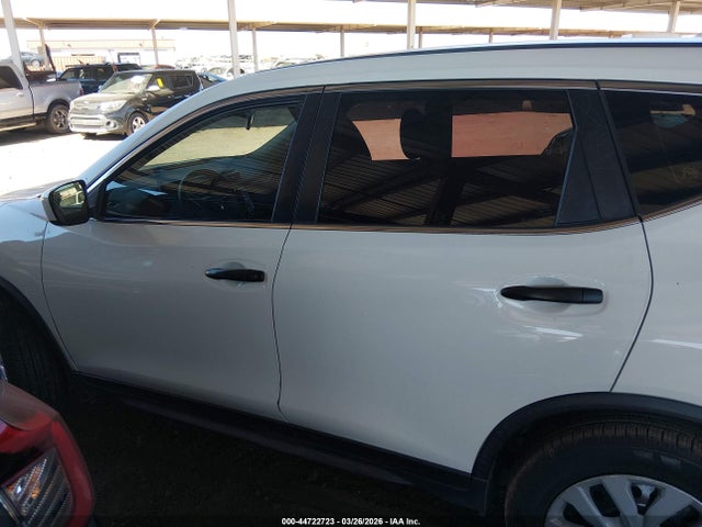 Nissan ROGUE S 2017 JN8AT2MT8HW138782 Image 14