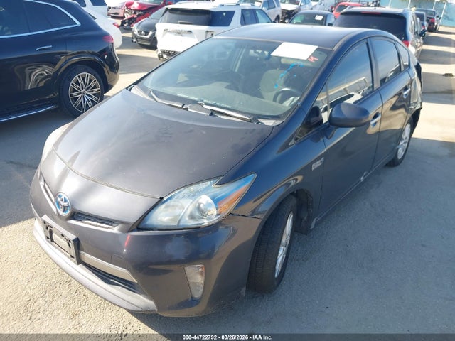 Toyota PRIUS PLUG-IN 2014 JTDKN3DP9E3056799 Image 2