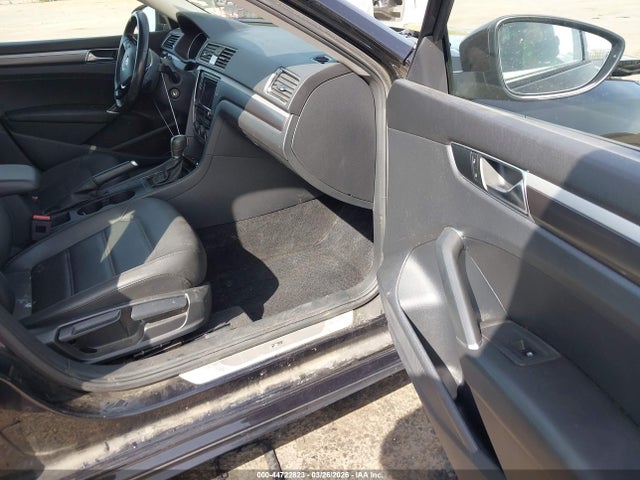 1VWAA7A3XJC015105 Volkswagen Passat 2.0t R-line/2.0t S