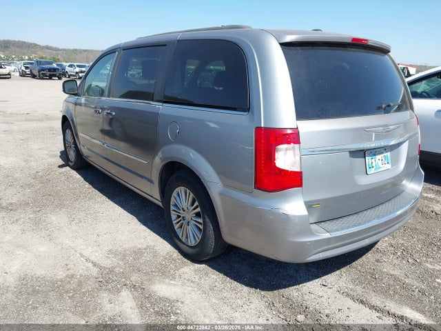 2015 CHRYSLER TOWN & COUNTRY 2C4RC1CG2FR608923 Photo 2