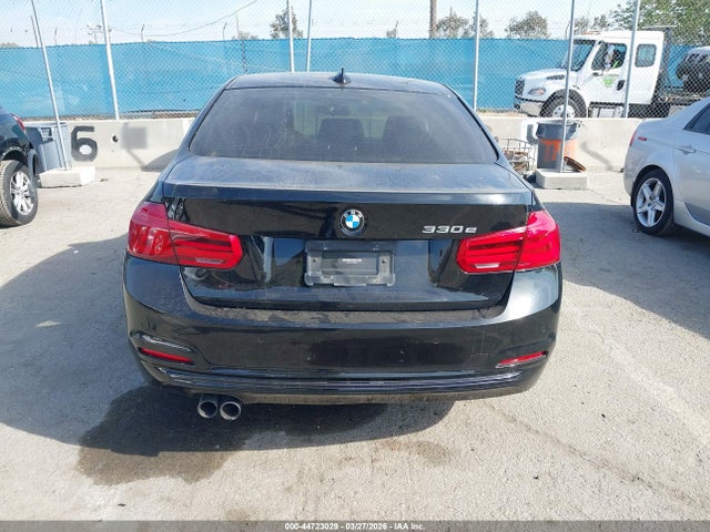44723029 :رقم المزاد ، WBA8E1C31HA029784 vin ، 2017 Bmw 330e Iperformance مزاد بيع