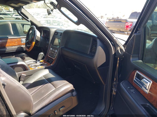 5LMJJ3HT0GEL06946 Lincoln Navigator L Select