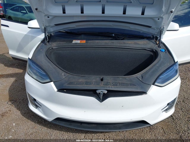 2016 Tesla Model X მანქანა იყიდება აუქციონზე, vin: 5YJXCAE4XGFS00323, აუქციონის ნომერი: 44723329