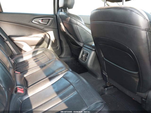 2015 Chrysler 200 C მანქანა იყიდება აუქციონზე, vin: 1C3CCCCB2FN549525, აუქციონის ნომერი: 44723358