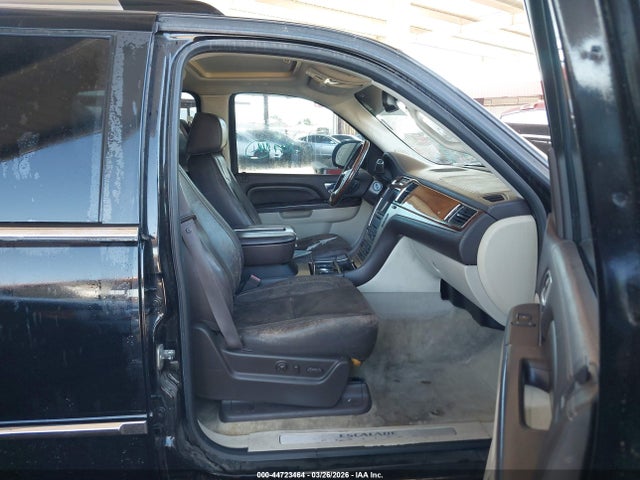 Продаж на аукціоні авто 2010 Cadillac Escalade Esv Platinum Edition, vin: 1GYUKKEF5AR216924, номер лоту: 44723464