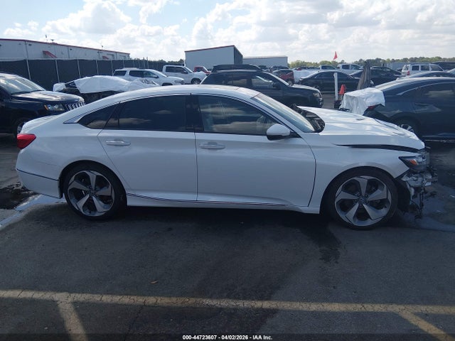 2018 Honda Accord Touring მანქანა იყიდება აუქციონზე, vin: 1HGCV1F94JA043795, აუქციონის ნომერი: 44723607