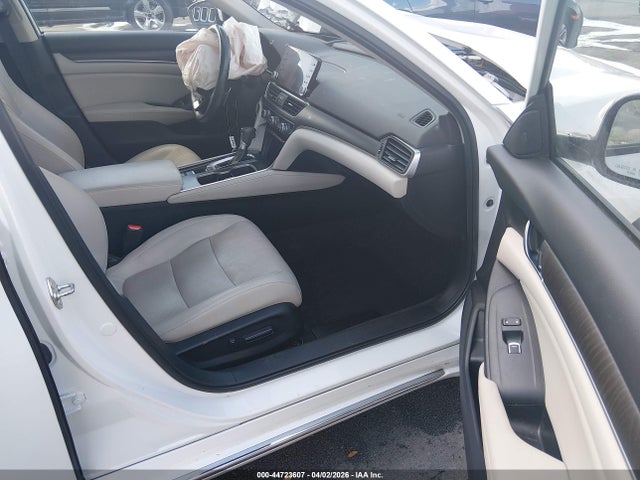 2018 Honda Accord Touring მანქანა იყიდება აუქციონზე, vin: 1HGCV1F94JA043795, აუქციონის ნომერი: 44723607
