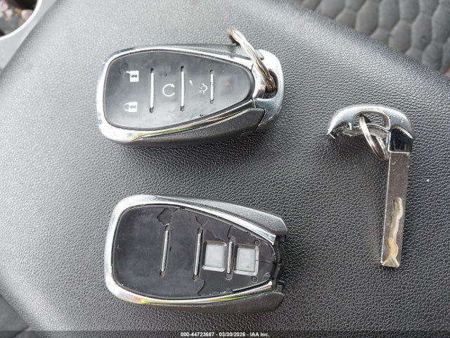 3GNAXUEV4KS581341 Chevrolet EQUINOX LT