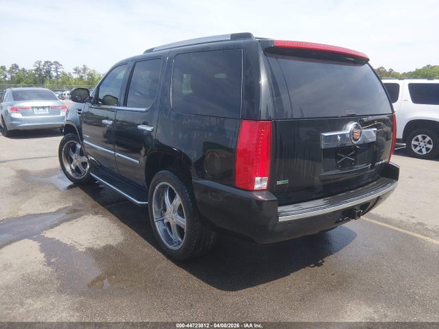 2011 CADILLAC ESCALADE 1GYS3AEF1BR207976 Photo 2