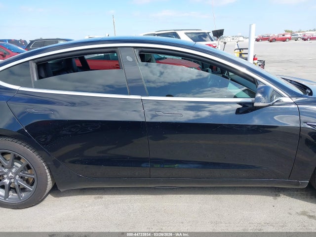 Продаж на аукціоні авто 2019 Tesla Model 3 Long Range/performance, vin: 5YJ3E1EB5KF385672, номер лоту: 44723934