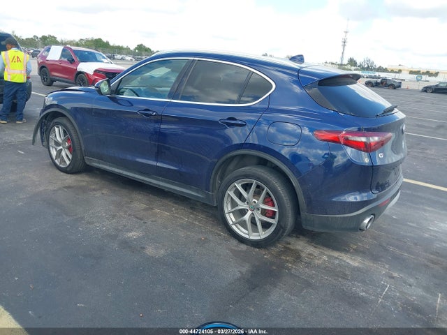 2018 ALFA ROMEO STELVIO ZASFAKBN6J7B81259 Photo 2