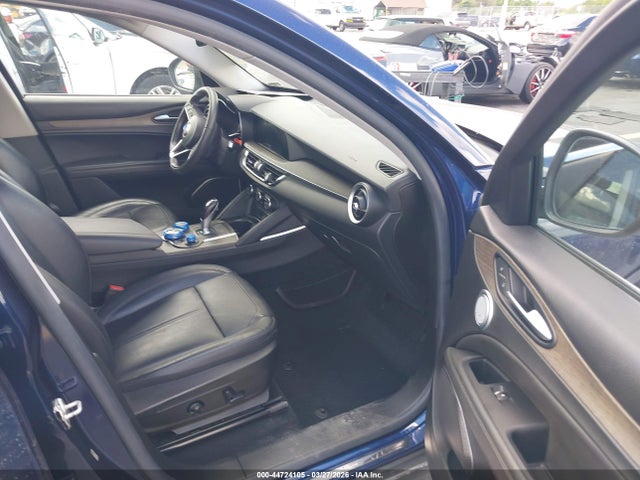 2018 ALFA ROMEO STELVIO ZASFAKBN6J7B81259 Photo 4