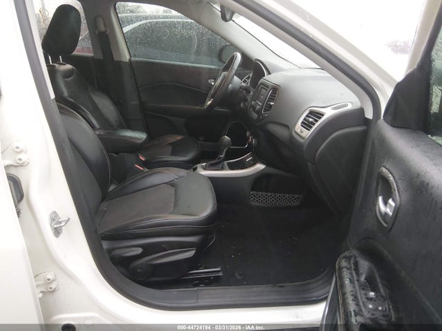 44724194 :رقم المزاد ، 3C4NJCBB3JT356174 vin ، 2018 Jeep Compass Latitude Fwd مزاد بيع