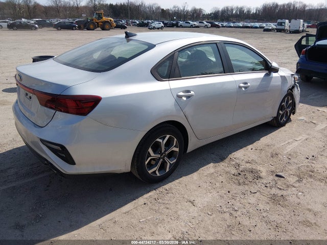 44724212 :رقم المزاد ، 3KPF24AD5ME375280 vin ، 2021 Kia Forte Lxs مزاد بيع