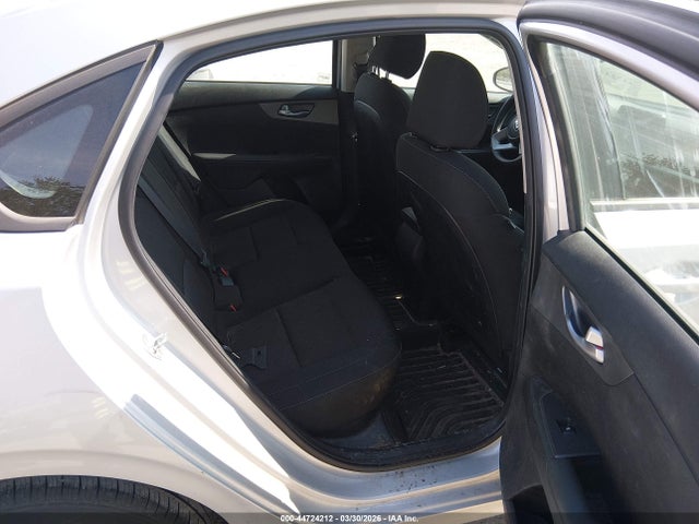 44724212 :رقم المزاد ، 3KPF24AD5ME375280 vin ، 2021 Kia Forte Lxs مزاد بيع
