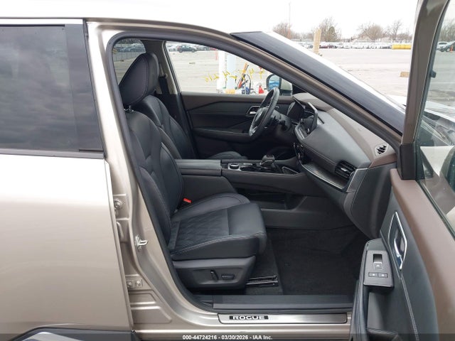 JN8AT3DD8MW317137 Nissan Rogue Platinum Intelligent Awd
