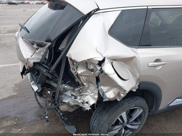 JN8AT3DD8MW317137 Nissan Rogue Platinum Intelligent Awd