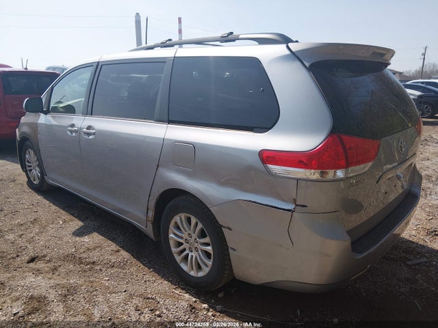 2012 TOYOTA SIENNA 5TDYK3DCXCS231038 Photo 2