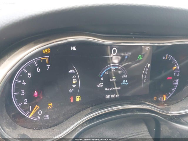 2015 Jeep Grand Cherokee Limited მანქანა იყიდება აუქციონზე, vin: 1C4RJFBG8FC818813, აუქციონის ნომერი: 44724289