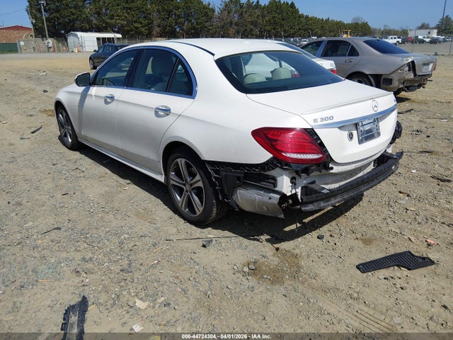 2017 MERCEDES-BENZ E 300 WDDZF4KB4HA182230 Photo 2