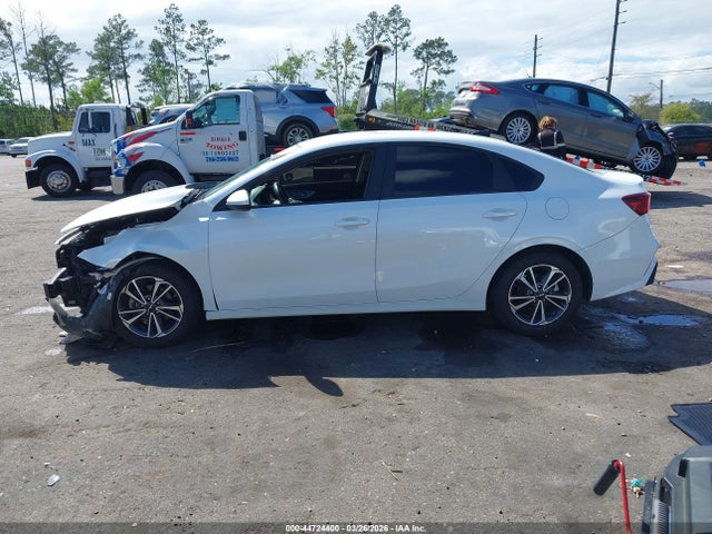 2024 Kia Forte Lxs მანქანა იყიდება აუქციონზე, vin: 3KPF24AD2RE766698, აუქციონის ნომერი: 44724400