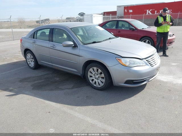 2013 CHRYSLER 200 1C3CCBAB4DN588630