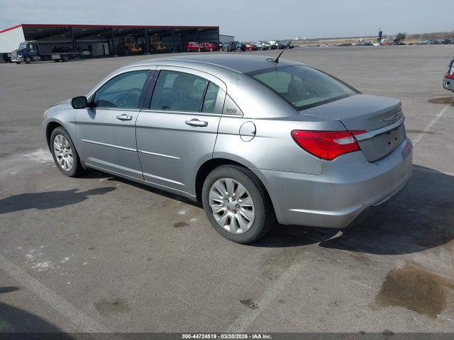 2013 CHRYSLER 200 1C3CCBAB4DN588630 Photo 2