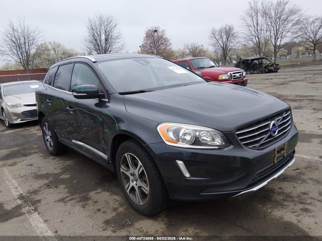 Продажа на аукционе авто 2015 Volvo Xc60 T6, vin: YV4902RK3F2721477, номер лота: 44724588