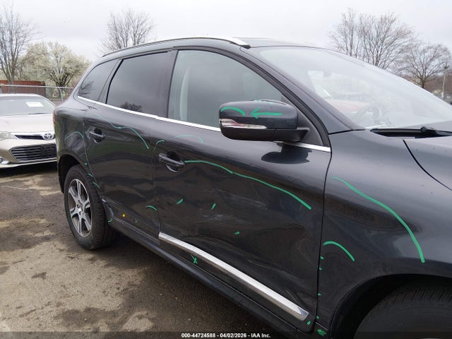 Продажа на аукционе авто 2015 Volvo Xc60 T6, vin: YV4902RK3F2721477, номер лота: 44724588
