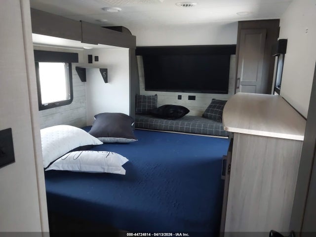 4EZF13721S8096899 Venture Sportrek