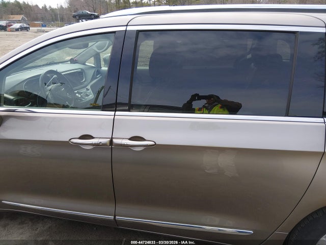 Продаж на аукціоні авто 2018 Chrysler Pacifica Touring L, vin: 2C4RC1BG3JR236129, номер лоту: 44724833
