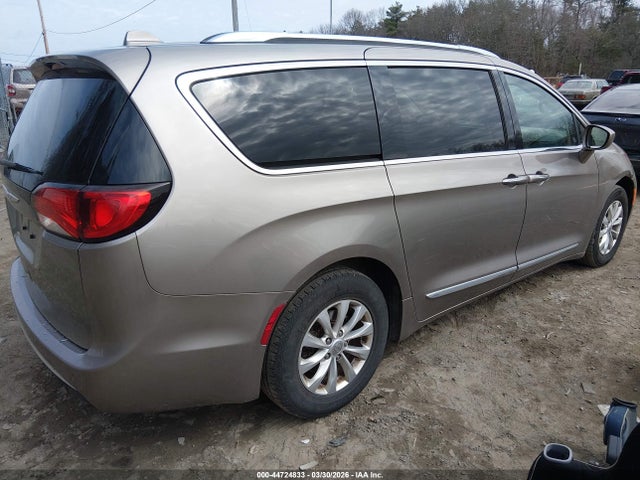Продаж на аукціоні авто 2018 Chrysler Pacifica Touring L, vin: 2C4RC1BG3JR236129, номер лоту: 44724833