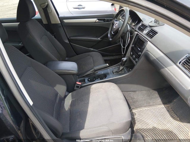 Продаж на аукціоні авто 2017 Volkswagen Passat 1.8t S, vin: 1VWAT7A32HC004555, номер лоту: 44724861