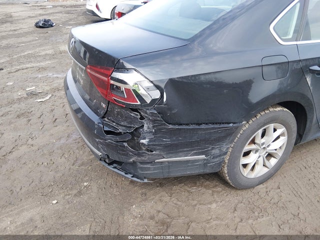Продаж на аукціоні авто 2017 Volkswagen Passat 1.8t S, vin: 1VWAT7A32HC004555, номер лоту: 44724861