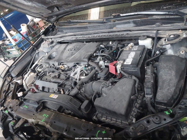 44725068 :رقم المزاد ، 4T1B11HK4JU618509 vin ، 2018 Toyota Camry Le مزاد بيع