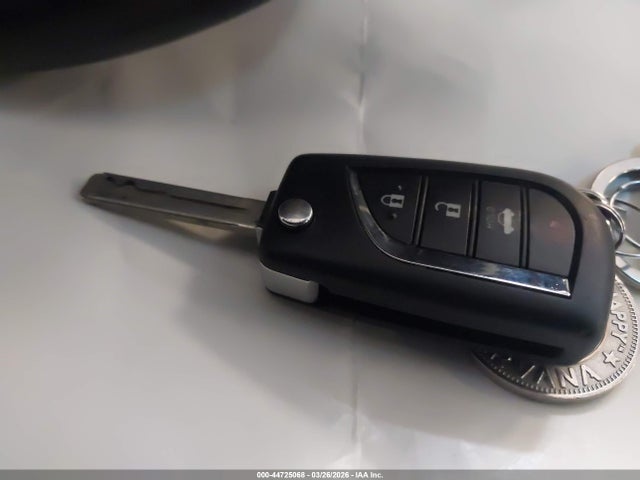 44725068 :رقم المزاد ، 4T1B11HK4JU618509 vin ، 2018 Toyota Camry Le مزاد بيع