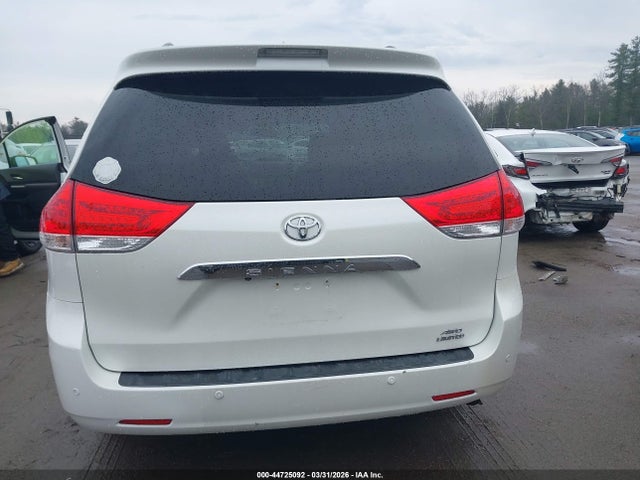 5TDDK3DC2ES084764 Toyota Sienna Limited 7 Passenger