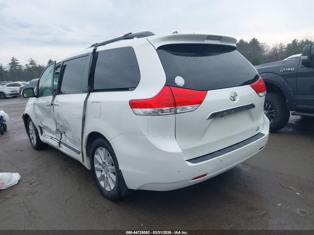 5TDDK3DC2ES084764 Toyota Sienna Limited 7 Passenger