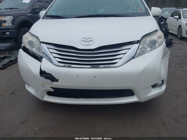 5TDDK3DC2ES084764 Toyota Sienna Limited 7 Passenger