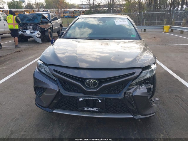 44725263 :رقم المزاد ، 4T1B61HK2JU157909 vin ، 2018 Toyota Camry Xse مزاد بيع