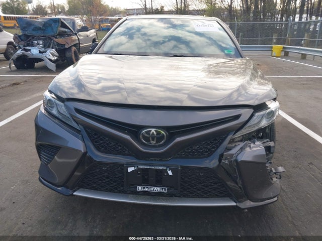 44725263 :رقم المزاد ، 4T1B61HK2JU157909 vin ، 2018 Toyota Camry Xse مزاد بيع