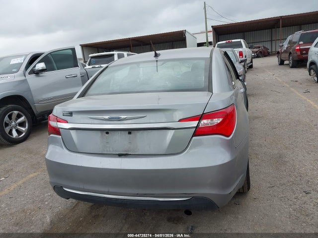 44725274 :رقم المزاد ، 1C3CCBAB0EN210631 vin ، 2014 Chrysler 200 Lx مزاد بيع